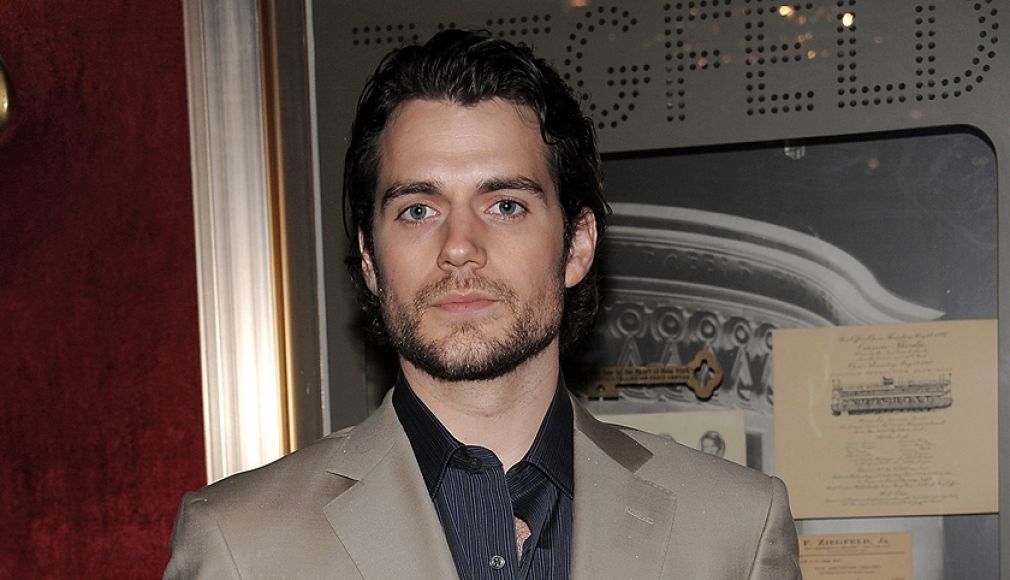 Henry Cavill goes shirtless and lights up in flames in the 'Man of Steel'