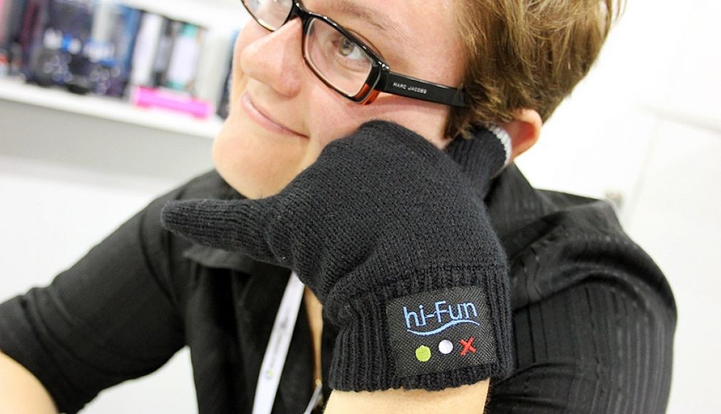 Hi-Call gloves handset is a crazy new gadget by Italian company Hi-Fun